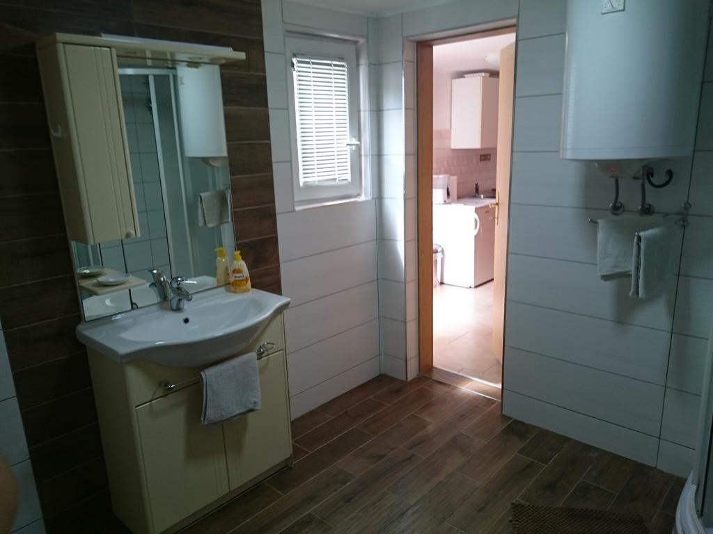 Apartment Sara Umag Bagian luar foto