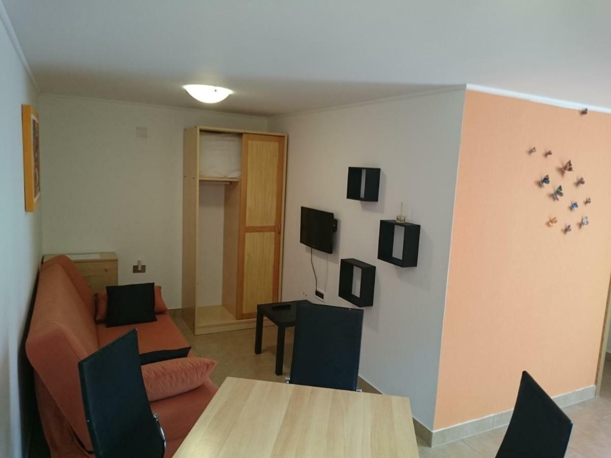 Apartment Sara Umag Bagian luar foto
