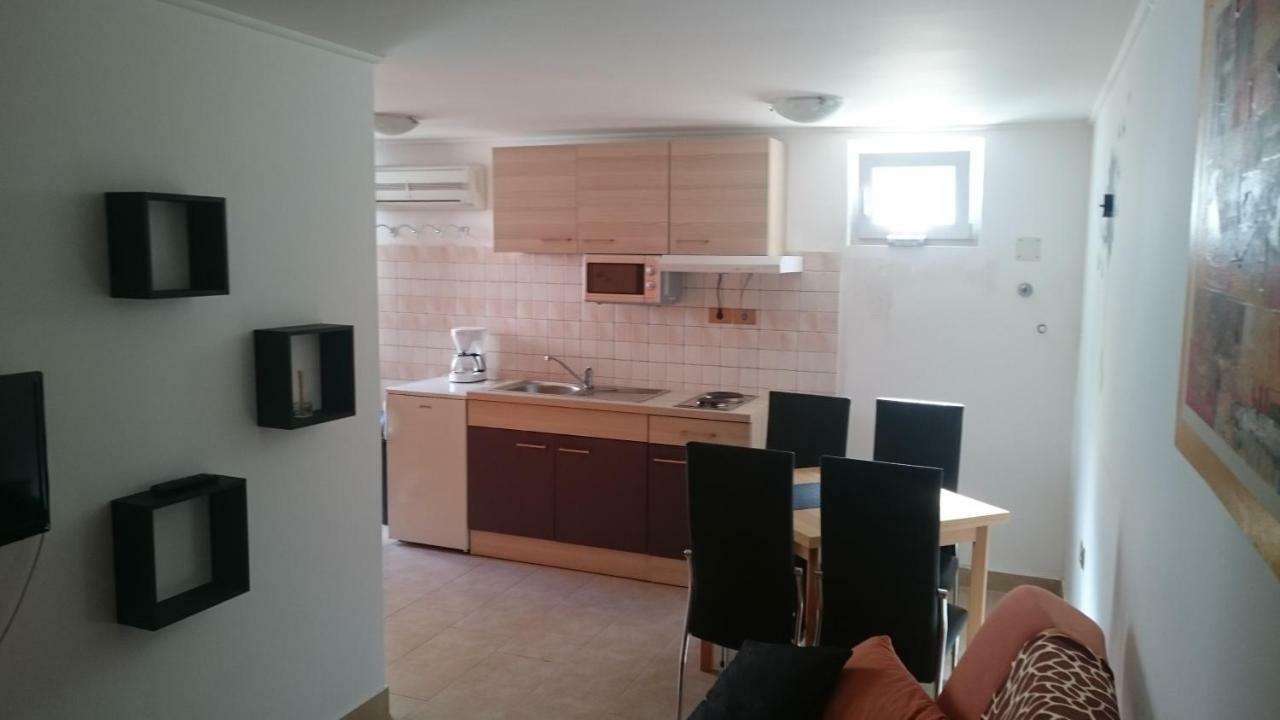 Apartment Sara Umag Bagian luar foto